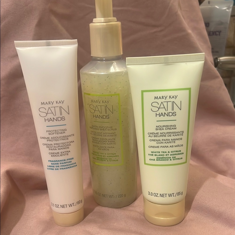 Mary Kay Satin Hands Set
